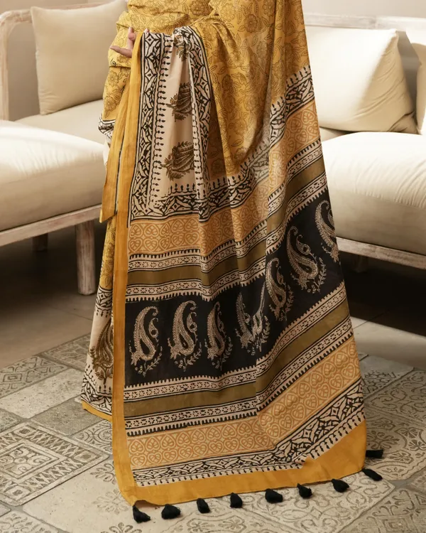 Mustard_Cotton_Paisley_Border_Print_Mulmul_Saree_For_Women